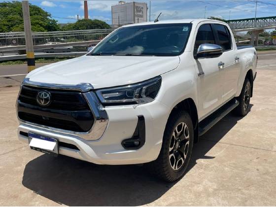 TOYOTA HILUX 2.8 D-4D TURBO DIESEL CD SRX LIMITED 4X4 AUTOMÁTICO